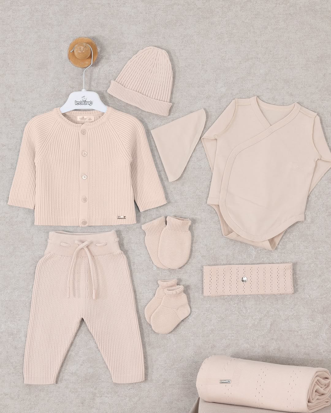 Ensemble bébé nouveau-né 9 pièces – Beige