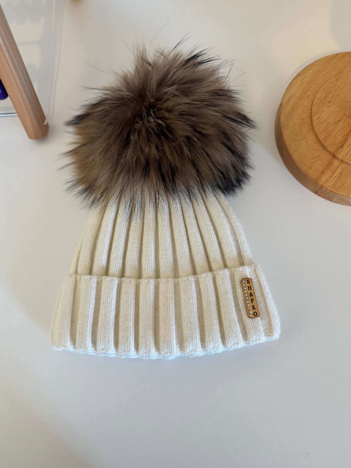 Bonnet enfant en Laine et cachemire avec pompon naturel