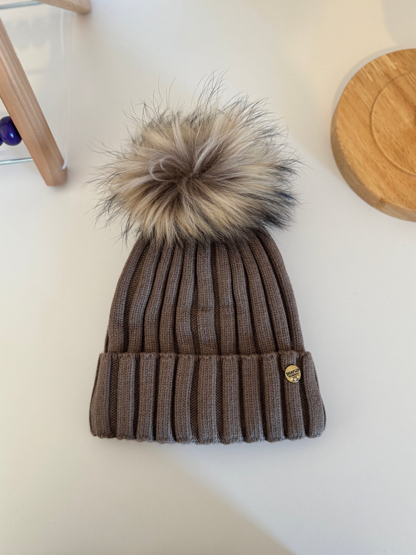 Bonnet enfant en Laine et cachemire avec pompon naturel